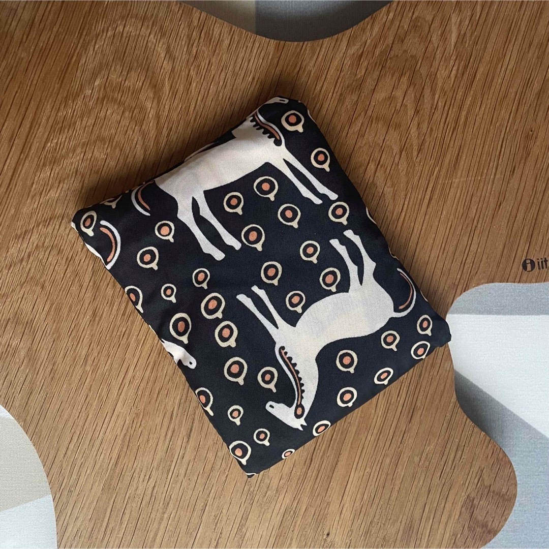 marimekko(マリメッコ)の新品 marimekko Musta Tamma ムスタ タンマ スマートバッグ レディースのバッグ(エコバッグ)の商品写真