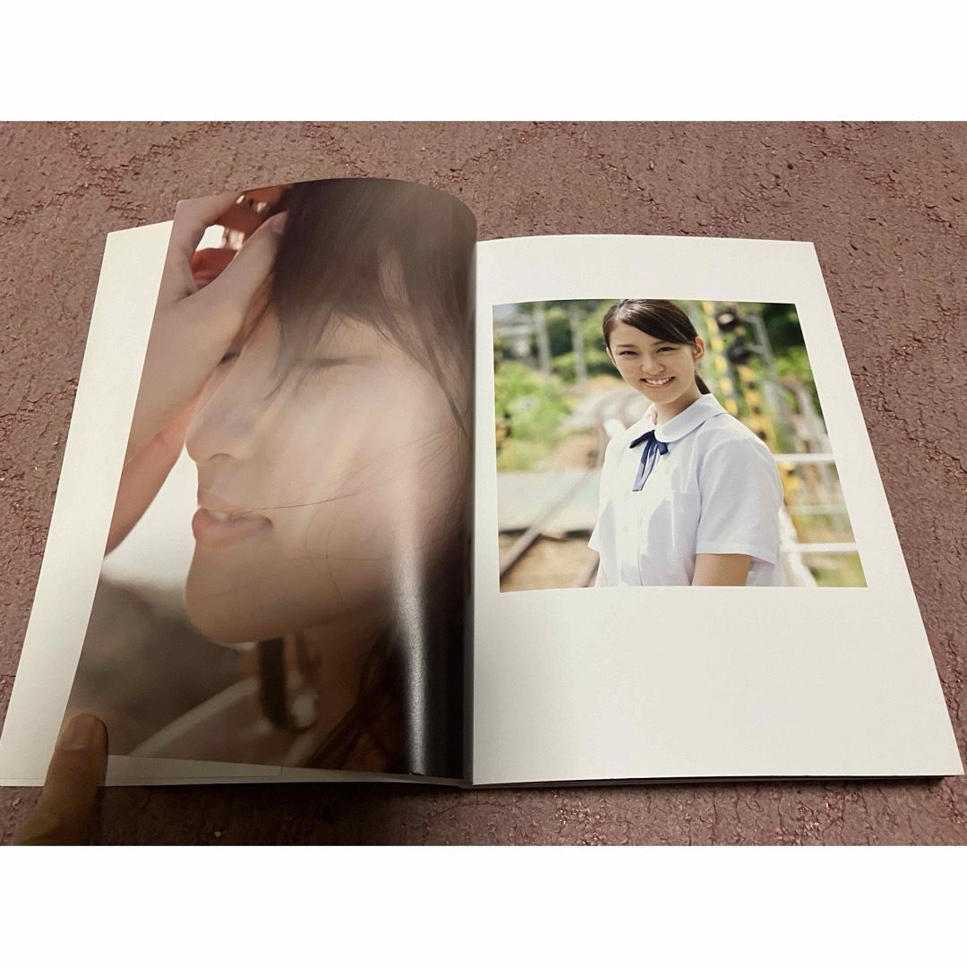ワニブックス(ワニブックス)の武井咲写真集　風の中の少女(帯無し、DVD無し)です。 エンタメ/ホビーの本(その他)の商品写真