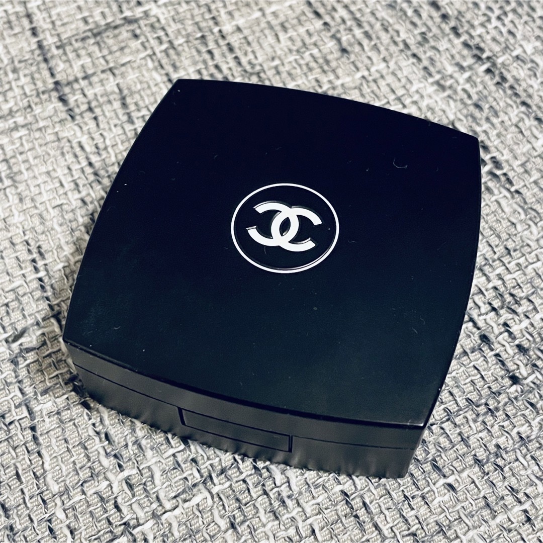 CHANEL(シャネル)のCHANEL ウルトラルタン ケース コスメ/美容のベースメイク/化粧品(ファンデーション)の商品写真