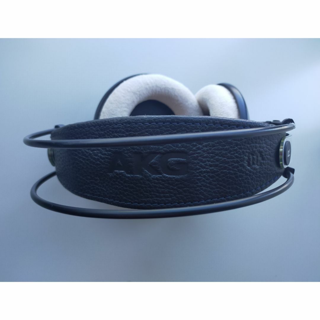 AKG(アーカーゲー)のAKG K 702 ヘッドホン スマホ/家電/カメラのオーディオ機器(ヘッドフォン/イヤフォン)の商品写真
