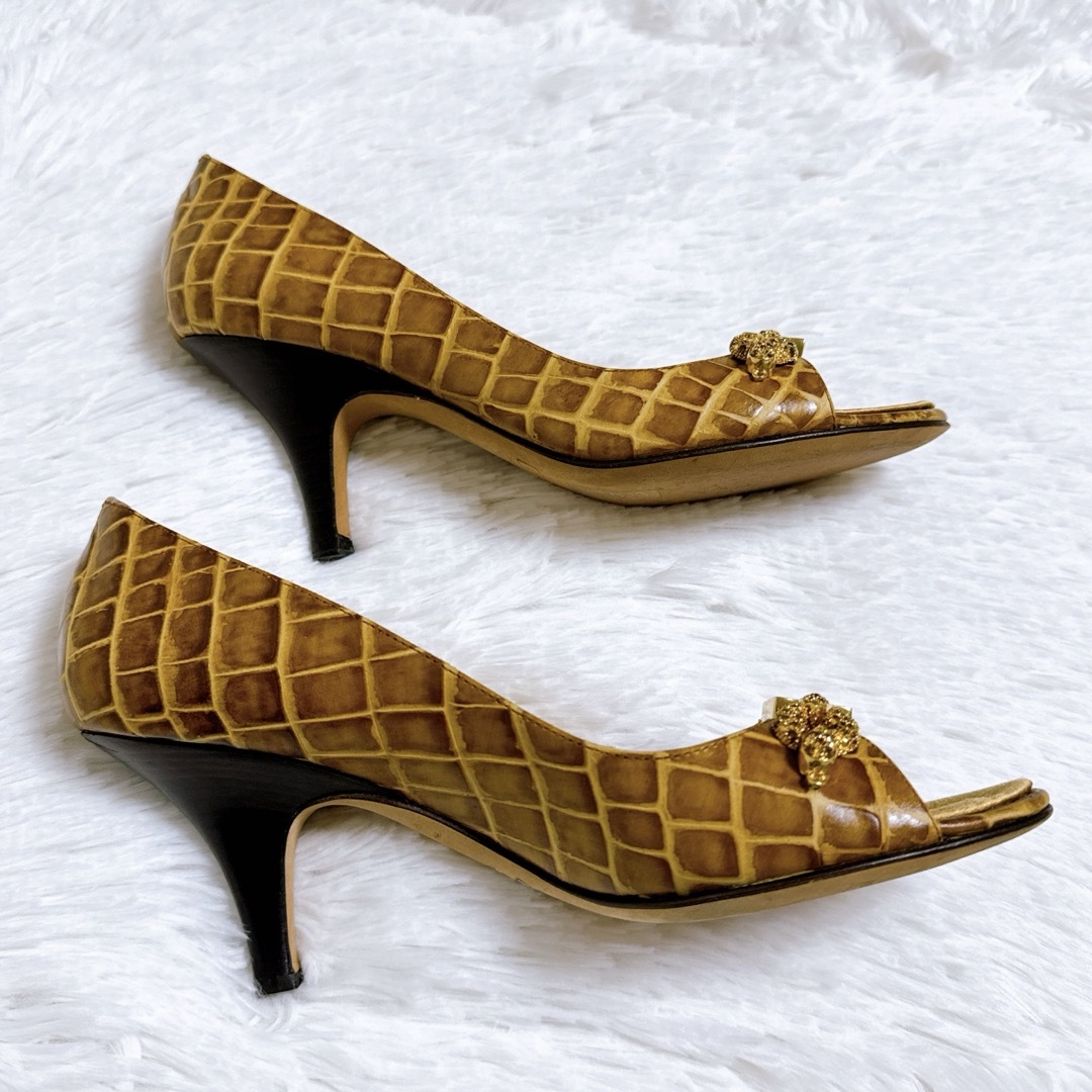 Giuseppe Zanotti Design(ジュゼッペザノッティデザイン)のジュゼッペザノッティデザイン パンプス ゴールド ビジュー レザー 型押し レディースの靴/シューズ(ハイヒール/パンプス)の商品写真