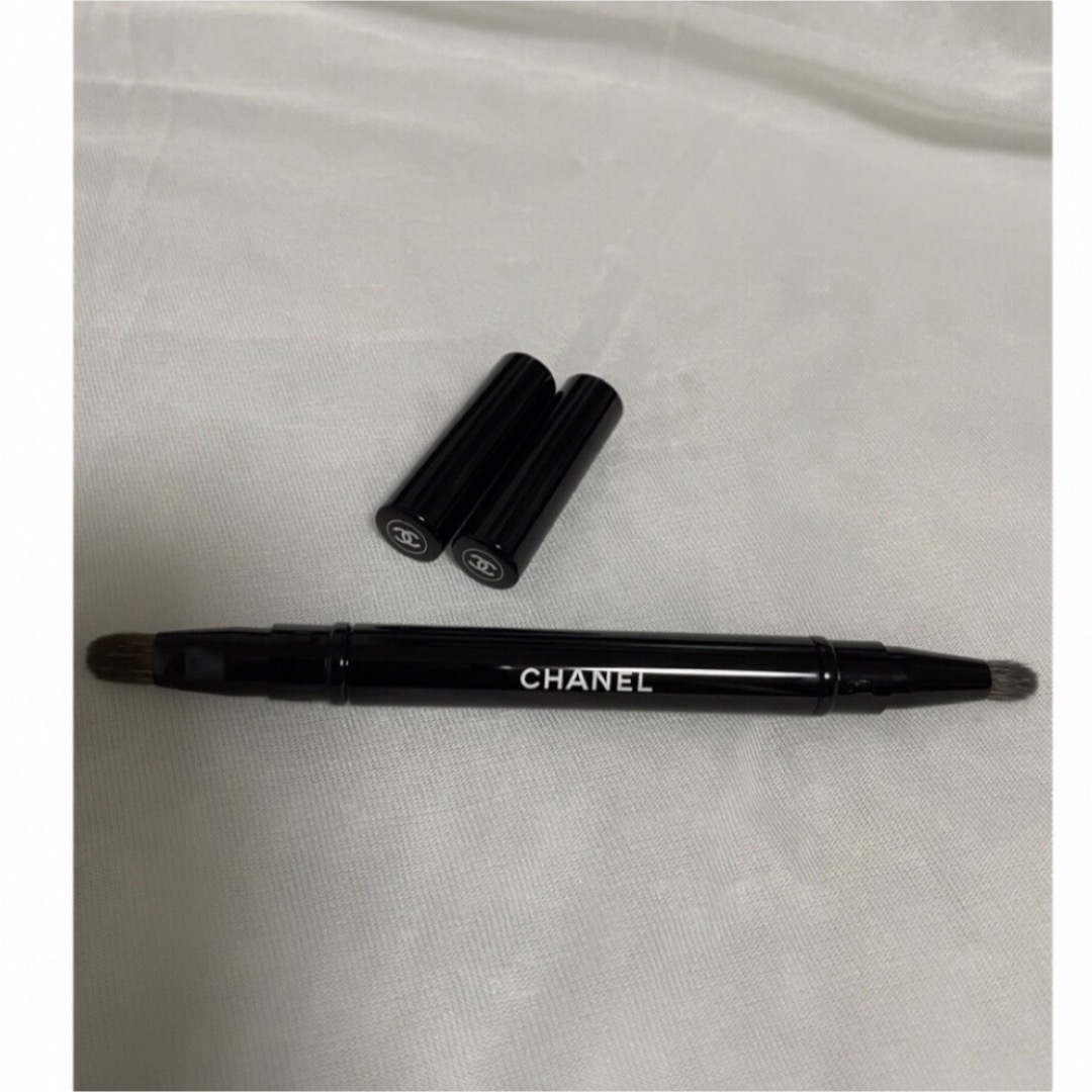 CHANEL(シャネル)のシャネルパンソーデュオ アイシャドウブラシ コスメ/美容のメイク道具/ケアグッズ(ブラシ・チップ)の商品写真