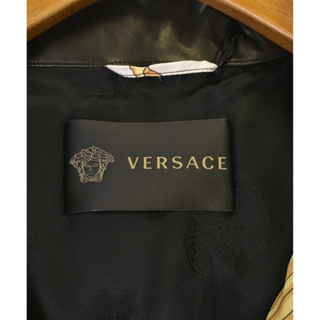 VERSACE(ヴェルサーチ)のVERSACE ダウンジャケット/ダウンベスト 48(L位) 【古着】【中古】 メンズのジャケット/アウター(ダウンジャケット)の商品写真