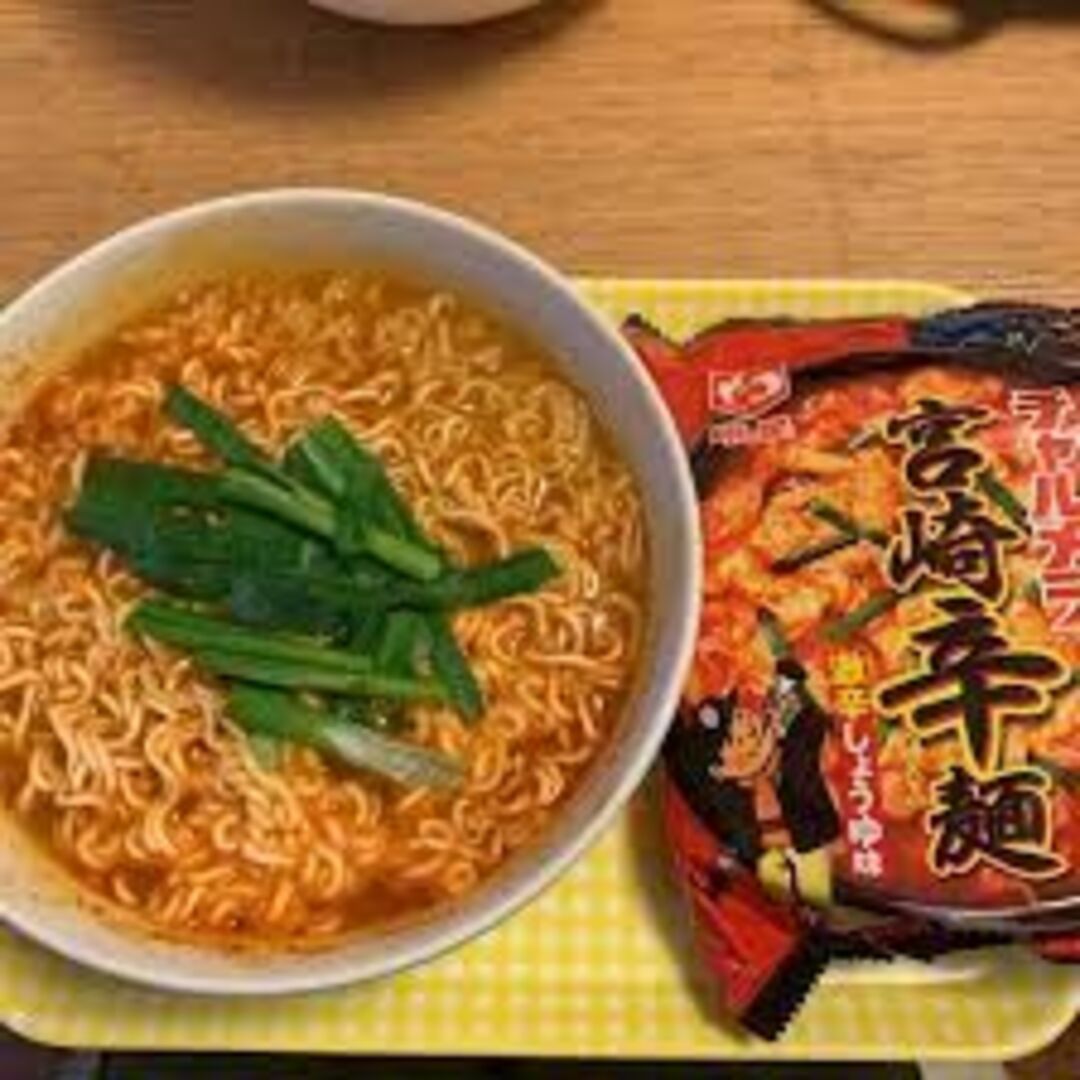 大人気　激辛激辛激うま　明星 チャルメラ　 宮崎辛麺 ラーメン 食品/飲料/酒の食品(麺類)の商品写真