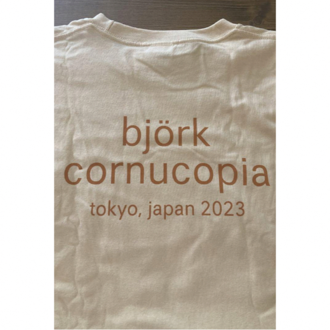 bjork ツアーTシャツcornucopia Lサイズ エンタメ/ホビーのタレントグッズ(ミュージシャン)の商品写真