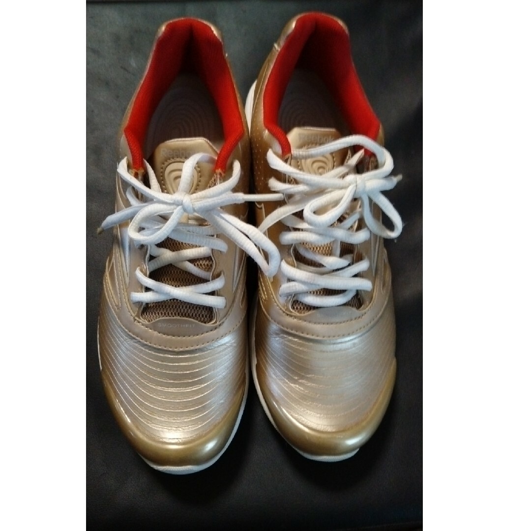 Reebok(リーボック)のReebok　イージートーン　ゴールド　24.5㎝ レディースの靴/シューズ(スニーカー)の商品写真