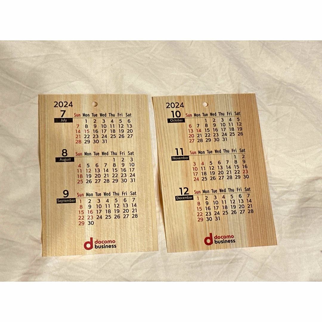NTTdocomo(エヌティティドコモ)の2024年　ドコモ　docomo グループ　卓上カレンダー インテリア/住まい/日用品の文房具(カレンダー/スケジュール)の商品写真