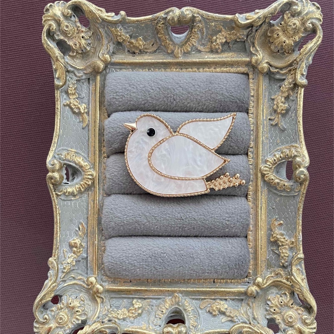 幸せを運ぶ鳩のブローチ♡ レディースのアクセサリー(ブローチ/コサージュ)の商品写真