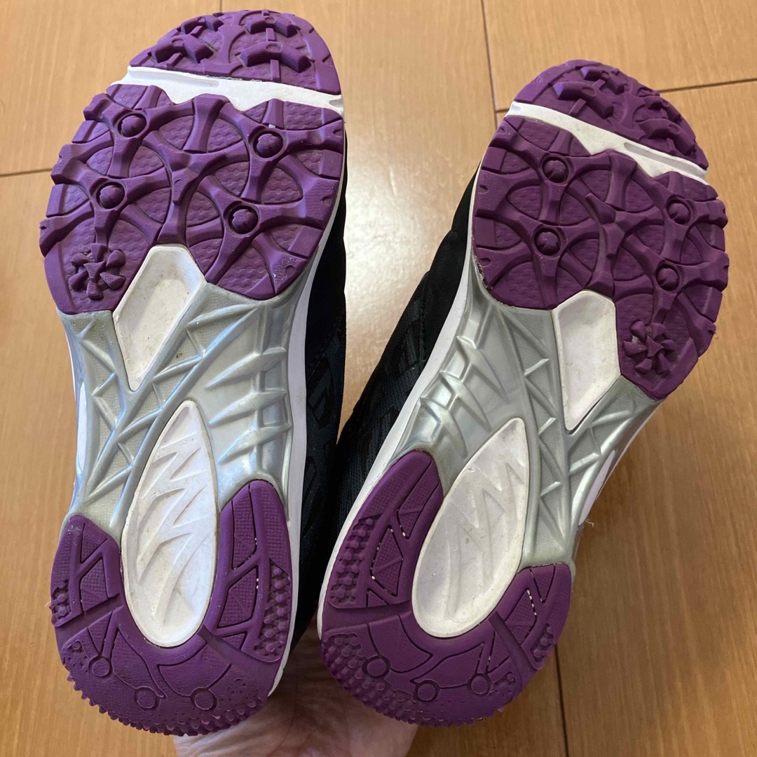 asics(アシックス)の最終価格！アシックス　キッズシューズ　19㎝　スニーカー キッズ/ベビー/マタニティのキッズ靴/シューズ(15cm~)(スニーカー)の商品写真