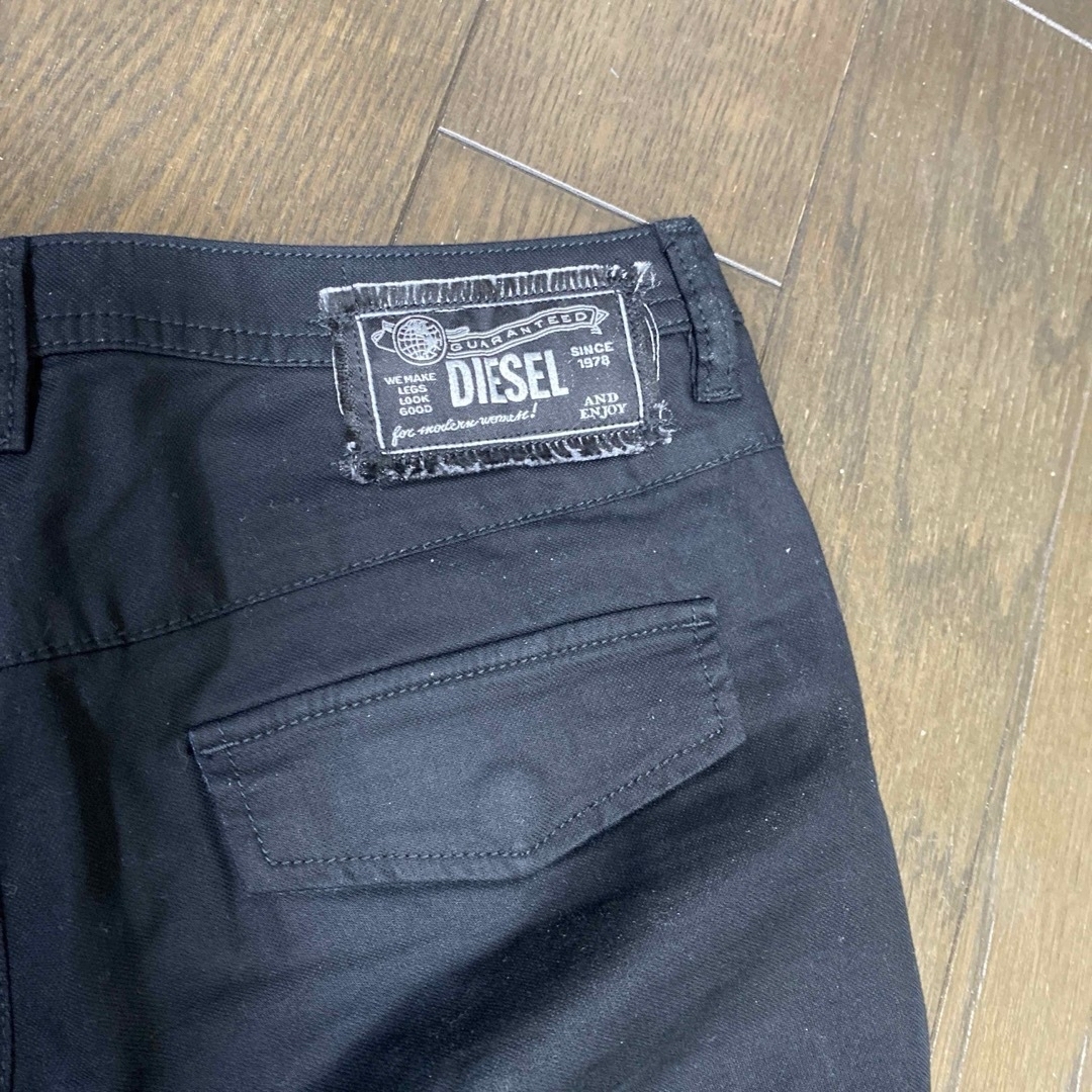 DIESEL(ディーゼル)のDIESEL ディーゼル　カジュアルパンツ レディースのパンツ(カジュアルパンツ)の商品写真