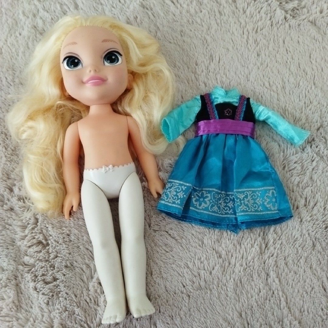 アナと雪の女王(アナトユキノジョオウ)のアナ雪子供時代のお人形 キッズ/ベビー/マタニティのおもちゃ(ぬいぐるみ/人形)の商品写真