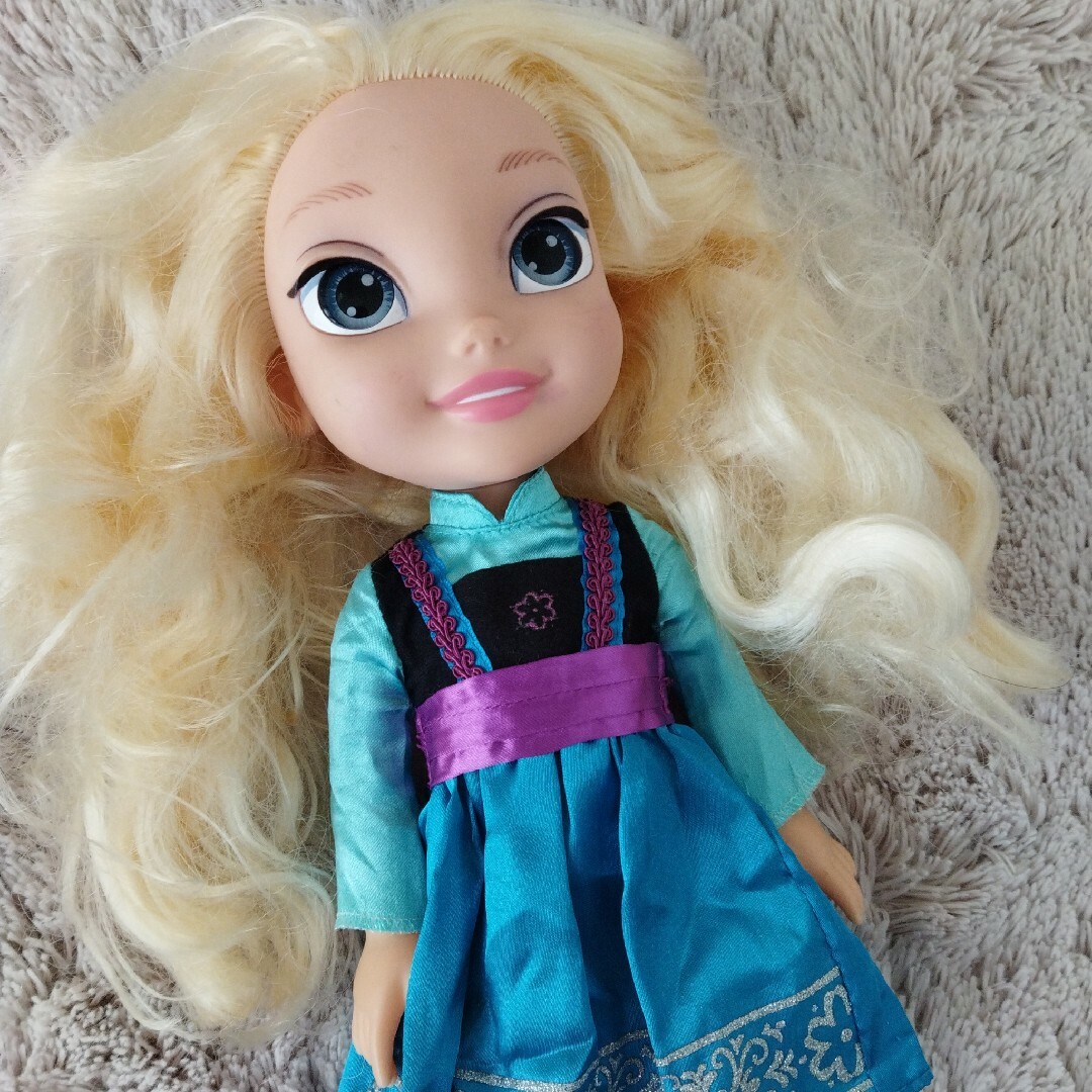 アナと雪の女王(アナトユキノジョオウ)のアナ雪子供時代のお人形 キッズ/ベビー/マタニティのおもちゃ(ぬいぐるみ/人形)の商品写真