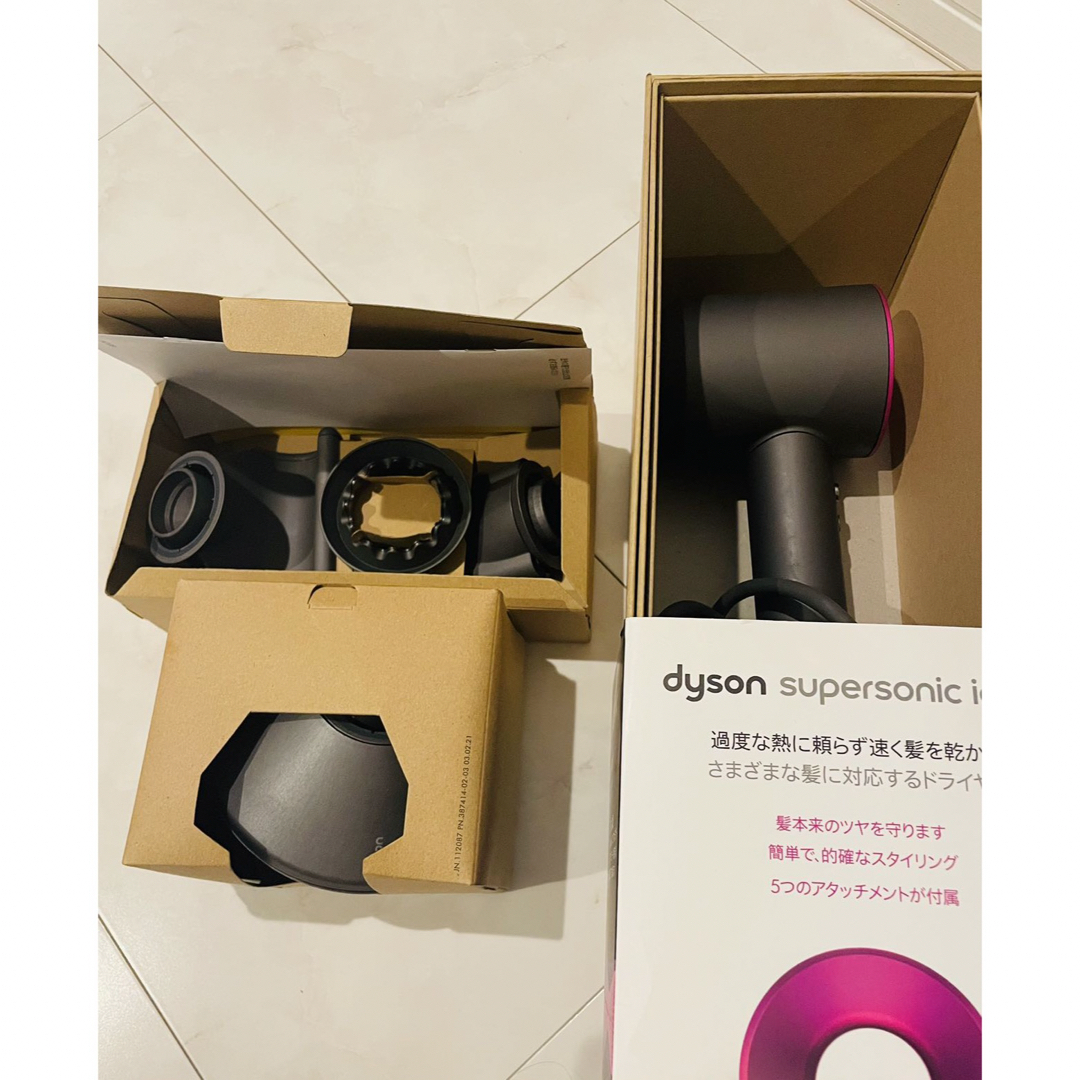 Dyson(ダイソン)のダイソン　Dyson Supersonic Ionicヘアドライヤー☆ スマホ/家電/カメラの美容/健康(ドライヤー)の商品写真