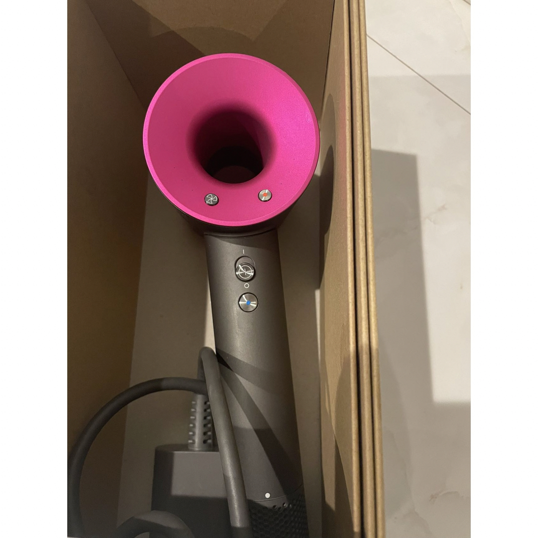 Dyson(ダイソン)のダイソン　Dyson Supersonic Ionicヘアドライヤー☆ スマホ/家電/カメラの美容/健康(ドライヤー)の商品写真