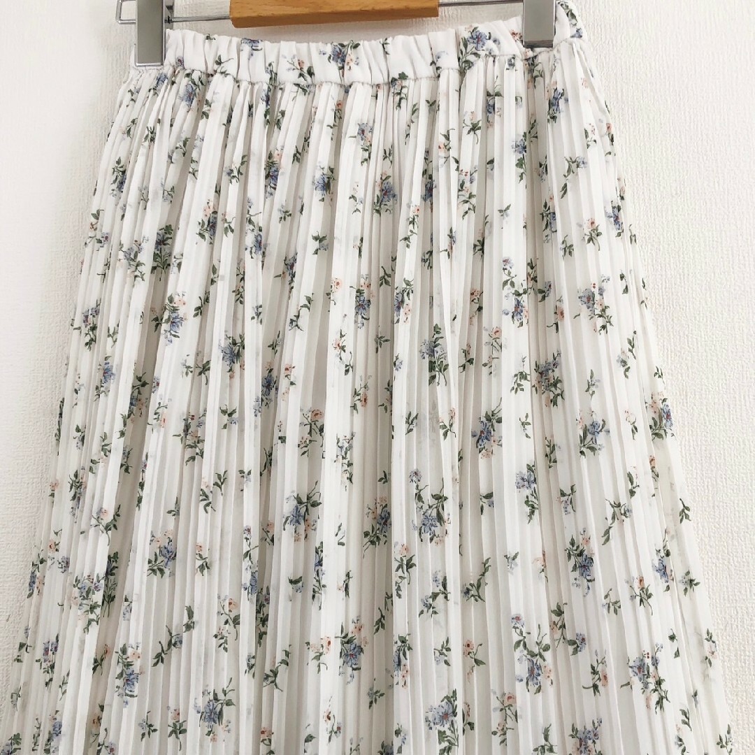 INGNI(イング)のイング　プリーツスカート　M　ホワイト　グリーン　ガーリー　花柄　ポリ100% レディースのスカート(ロングスカート)の商品写真