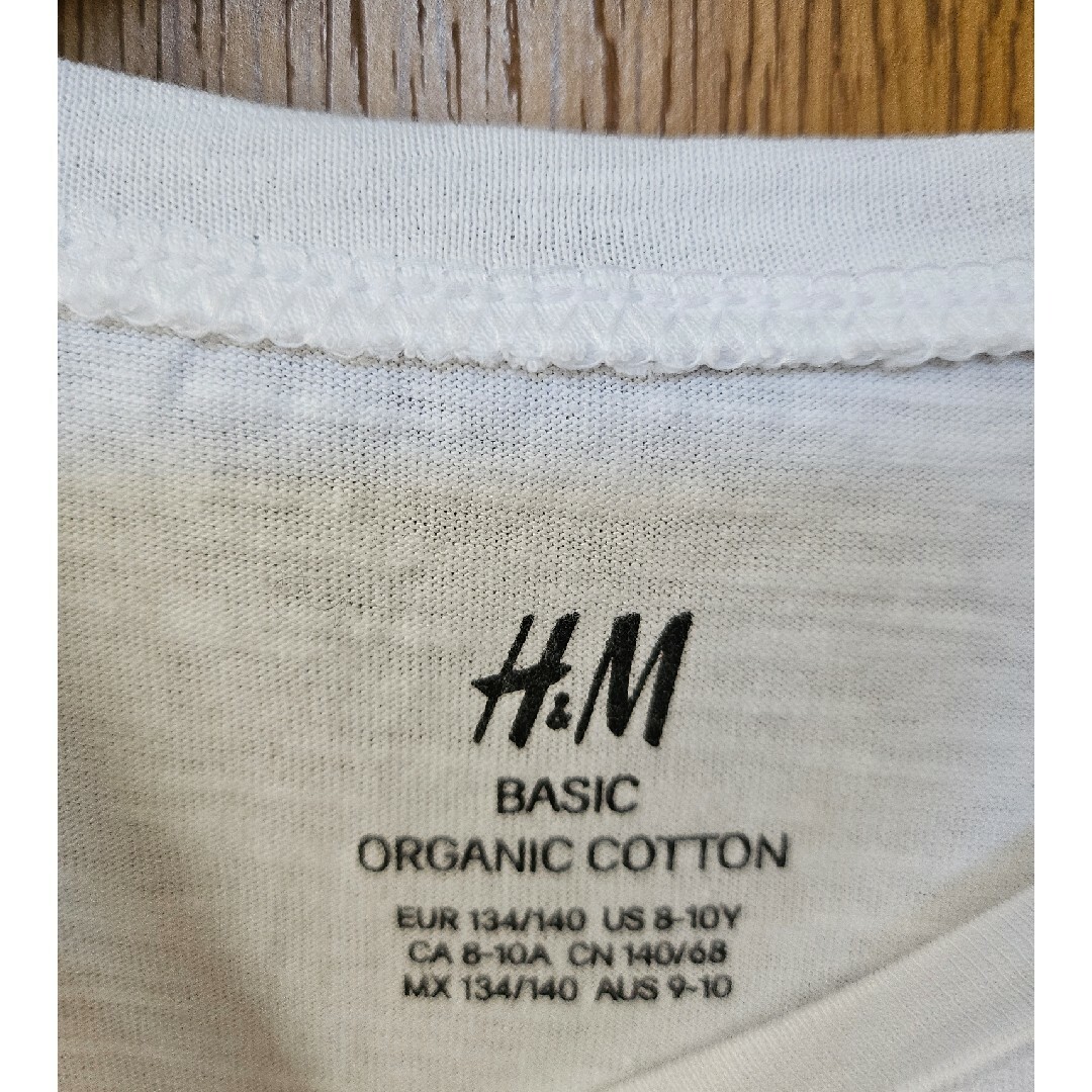 H&M(エイチアンドエム)のH&M　タンク2枚&半袖Tセット　未使用　140 キッズ/ベビー/マタニティのキッズ服男の子用(90cm~)(Tシャツ/カットソー)の商品写真