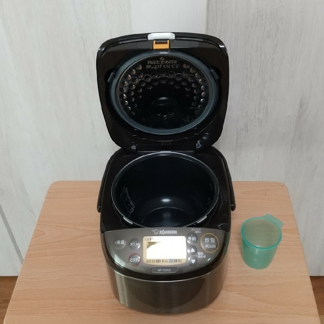 象印(ゾウジルシ)の象印炊飯器３合炊き スマホ/家電/カメラの調理家電(炊飯器)の商品写真