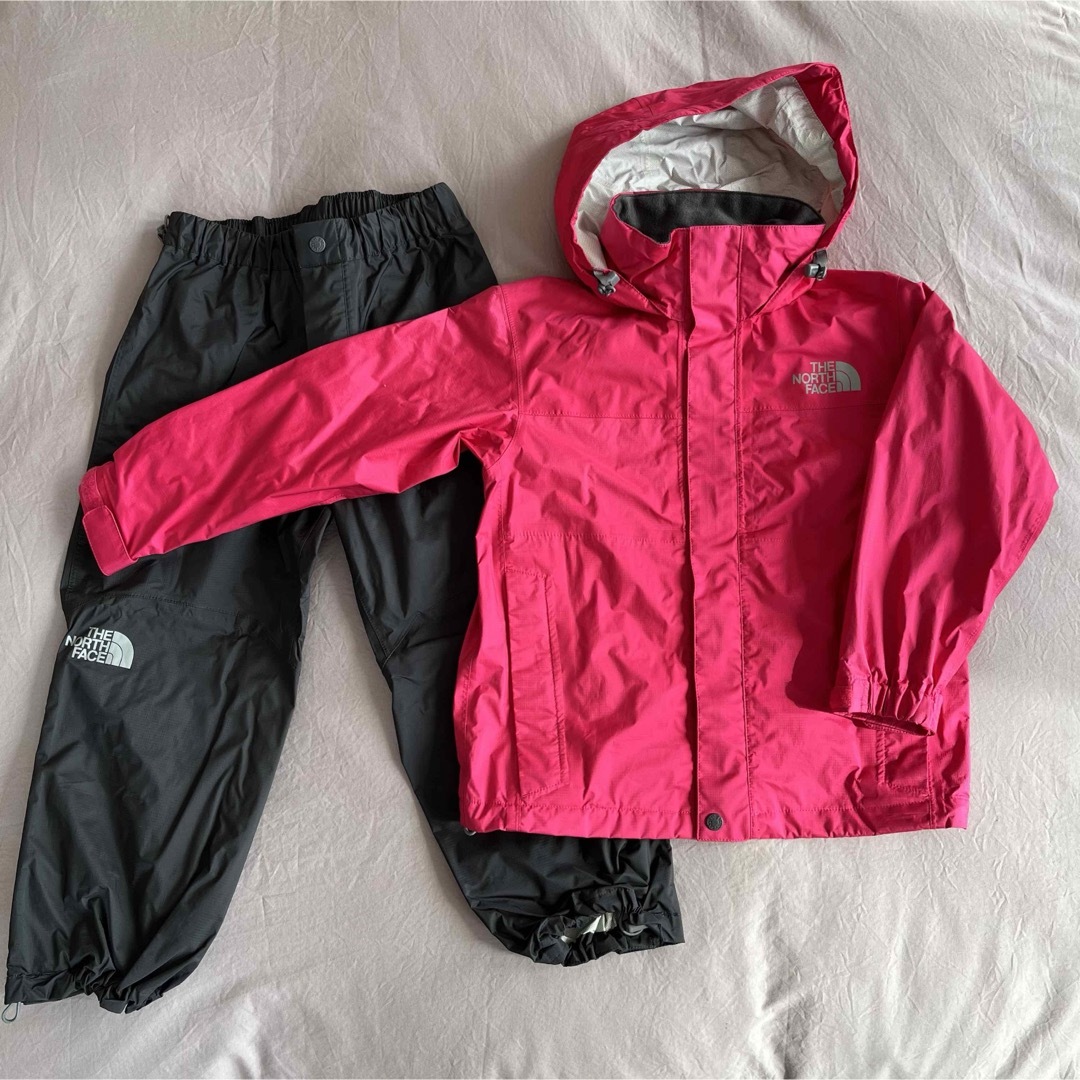 THE NORTH FACE(ザノースフェイス)のレインウエア上下　セットアップ　110センチ キッズ/ベビー/マタニティのキッズ服女の子用(90cm~)(ジャケット/上着)の商品写真