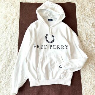 フレッドペリー(FRED PERRY)のフレッドペリー 刺繍ロゴパーカー スウェット フード ホワイト M(パーカー)
