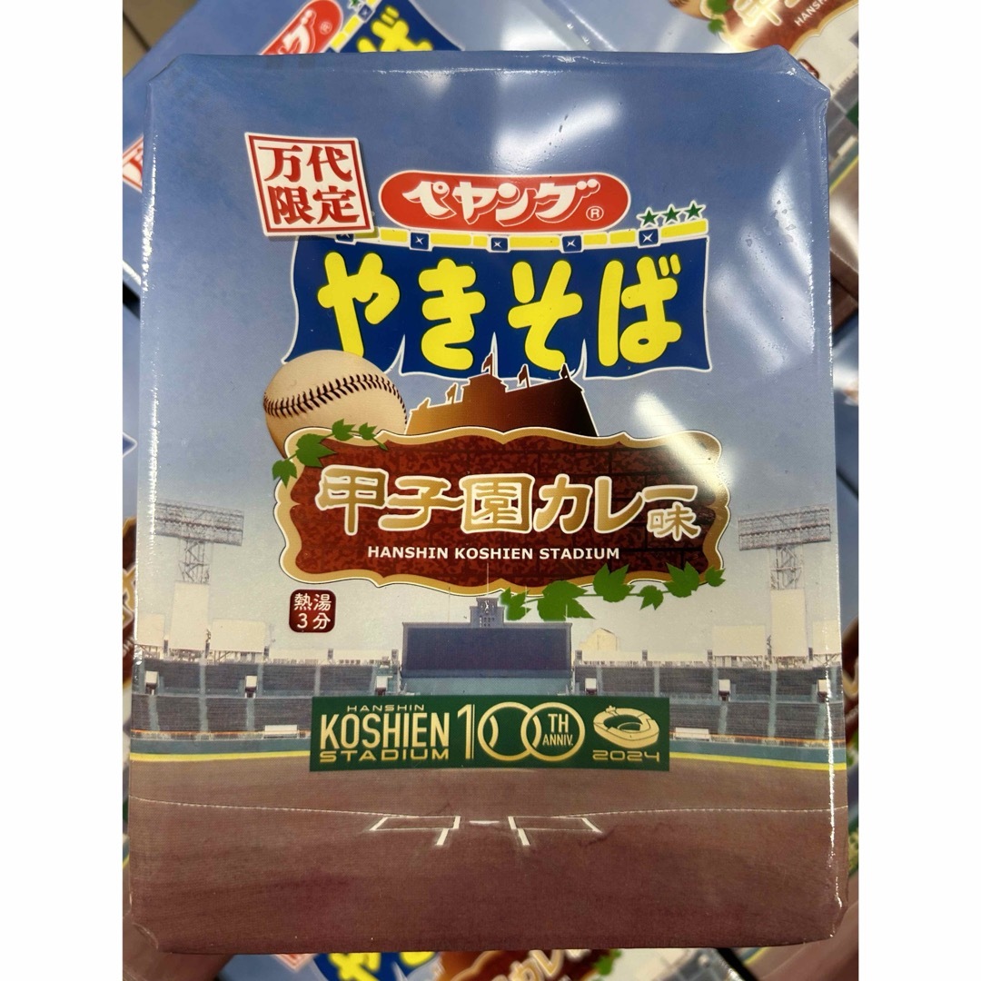 ペヤングやきそば　甲子園カレー味　万代限定　18食 食品/飲料/酒の加工食品(インスタント食品)の商品写真