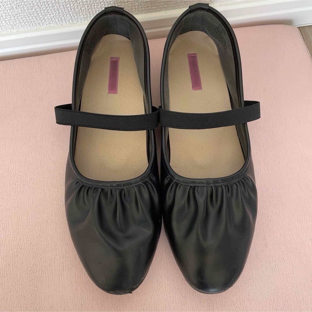ABCマート ギャザーパンプス ブラック 黒 25 24.5 フラットシューズ レディースの靴/シューズ(バレエシューズ)の商品写真