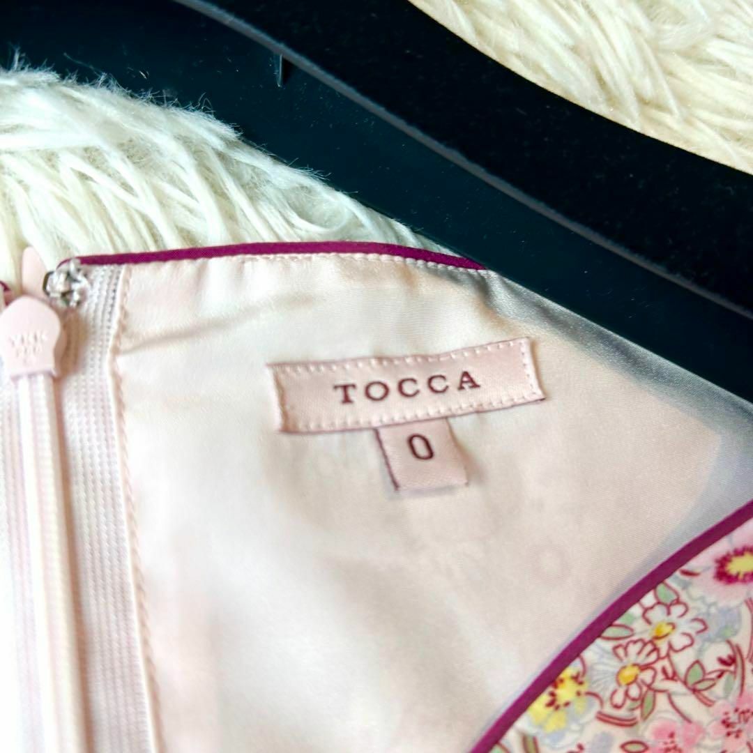 TOCCA(トッカ)の美品TOCCA 定価5万 レディダリアン 花柄ワンピース ピンク プリーツ 0 レディースのワンピース(ひざ丈ワンピース)の商品写真