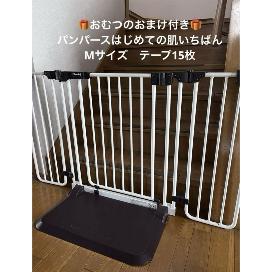 日本育児 おくだけとおせんぼ おくトビラ ホワイトスチール ベビーゲート キッズ/ベビー/マタニティの寝具/家具(ベビーフェンス/ゲート)の商品写真