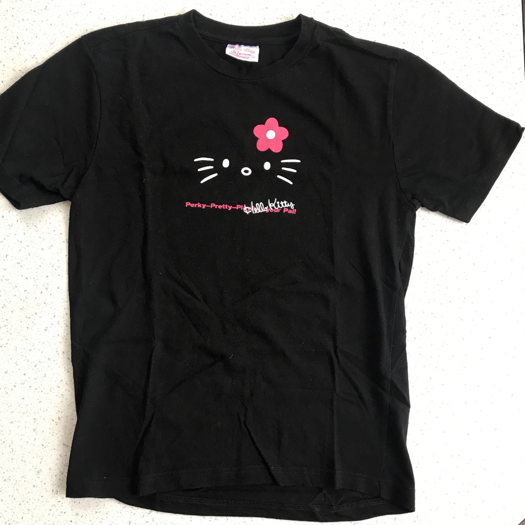 サンリオ(サンリオ)のハローキティ  キティちゃん　Tシャツ　黒　サンリオ　レディース　トップス　半袖 レディースのトップス(Tシャツ(半袖/袖なし))の商品写真