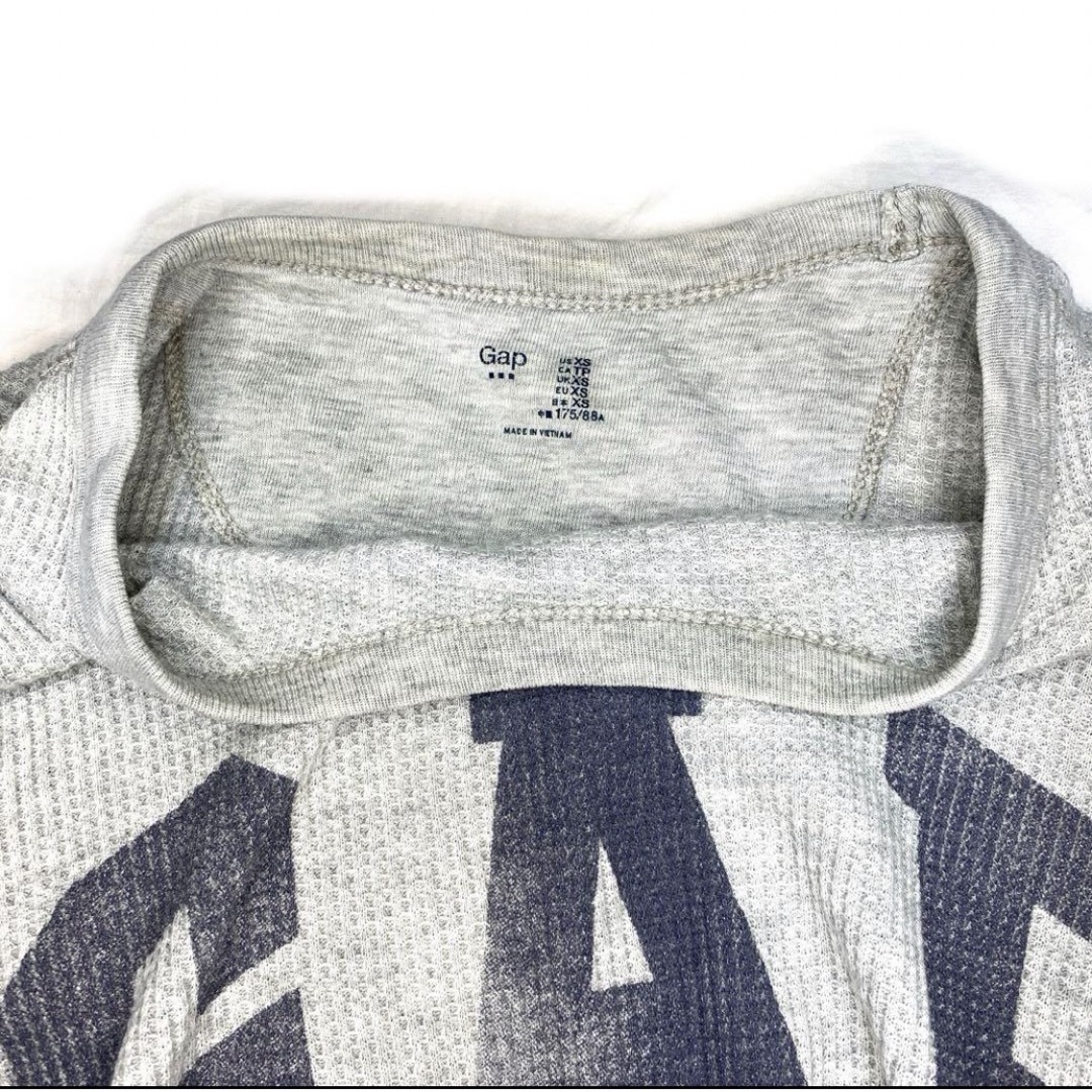 GAP(ギャップ)のGAP   メンズ　XS   トップス   グレー　ロンT メンズのトップス(Tシャツ/カットソー(七分/長袖))の商品写真