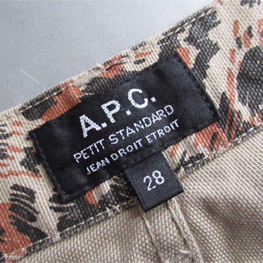 A.P.C(アーペーセー)のA.P.C. カモフラ柄 コットン  テーパード チノパンツ デニム 迷彩 28 メンズのパンツ(チノパン)の商品写真