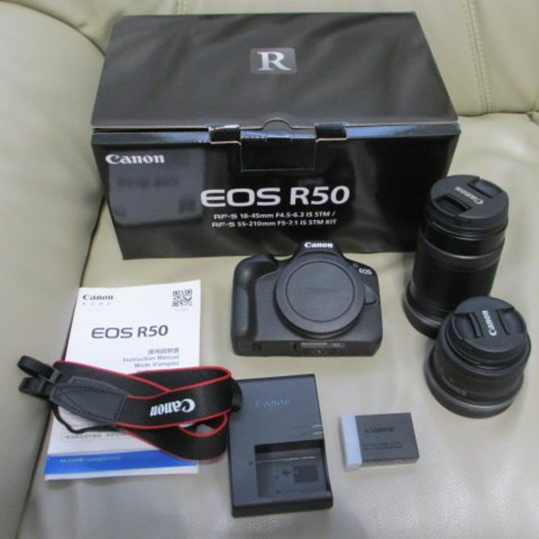 Canon ｷｬﾉﾝ ﾃﾞｼﾞﾀﾙ一眼 ﾀﾞﾌﾞﾙｽﾞｰﾑｷｯﾄ EOS R50 スマホ/家電/カメラのカメラ(デジタル一眼)の商品写真