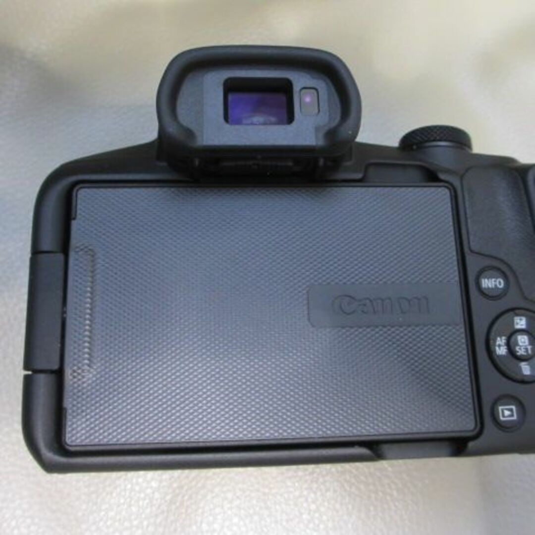 Canon ｷｬﾉﾝ ﾃﾞｼﾞﾀﾙ一眼 ﾀﾞﾌﾞﾙｽﾞｰﾑｷｯﾄ EOS R50 スマホ/家電/カメラのカメラ(デジタル一眼)の商品写真