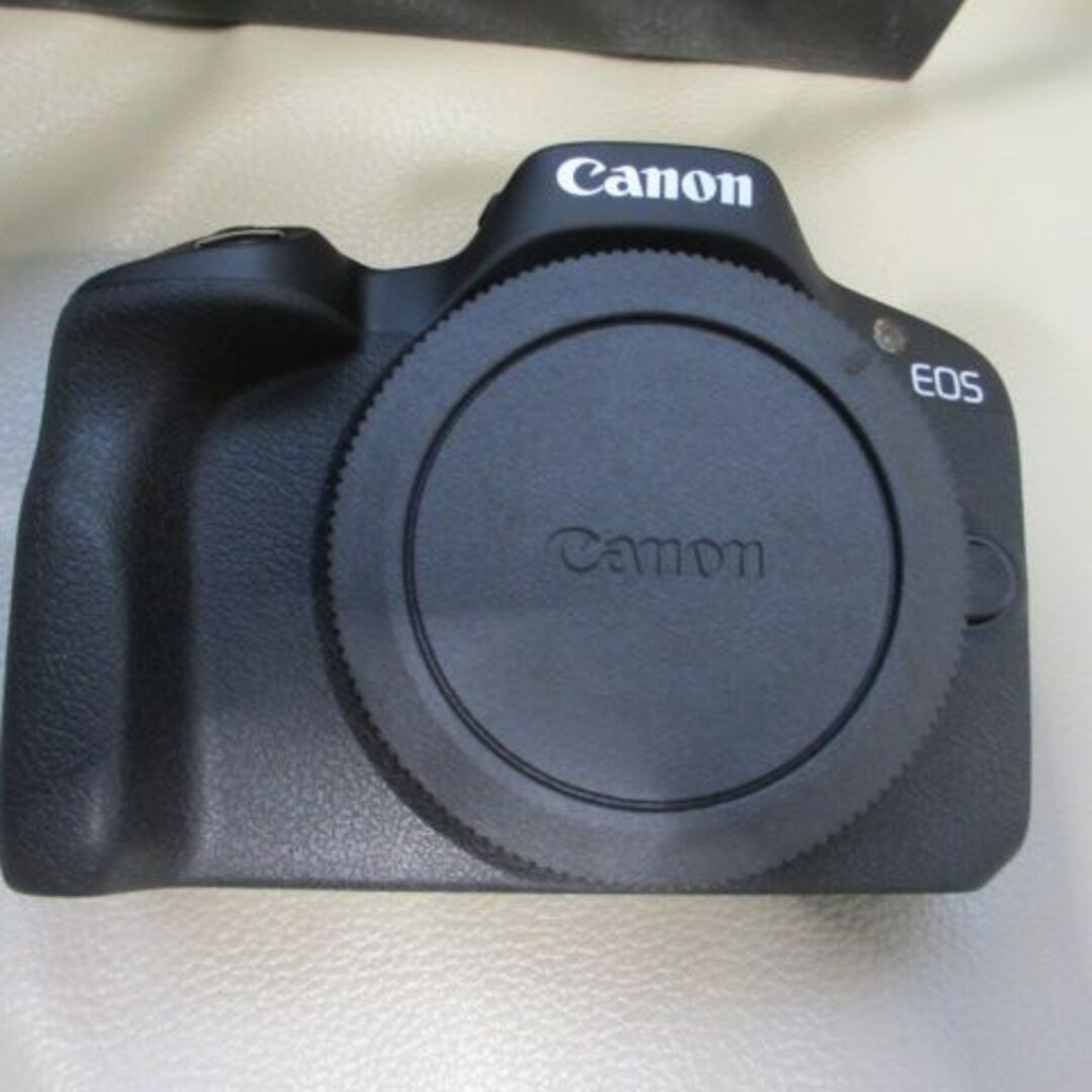 Canon ｷｬﾉﾝ ﾃﾞｼﾞﾀﾙ一眼 ﾀﾞﾌﾞﾙｽﾞｰﾑｷｯﾄ EOS R50 スマホ/家電/カメラのカメラ(デジタル一眼)の商品写真