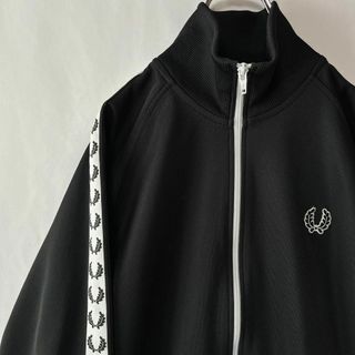 フレッドペリー(FRED PERRY)のフレッドペリー　トラックジャケット　ワンポイントロゴ　ポルトガル製　Mサイズ　黒(ジャージ)