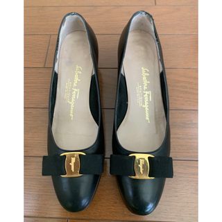 サルヴァトーレフェラガモ(Salvatore Ferragamo)のFerragamo フェラガモ ヴァラリボン パンプス(ハイヒール/パンプス)