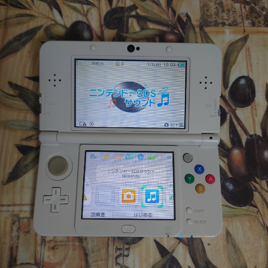 ニンテンドー3DS(ニンテンドー3DS)のNewニンテンドー3DS ホワイト エンタメ/ホビーのゲームソフト/ゲーム機本体(携帯用ゲーム機本体)の商品写真