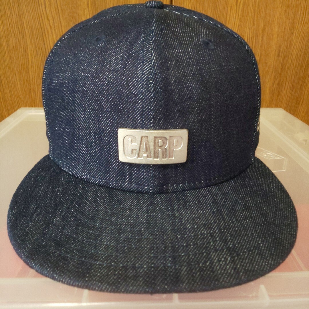 NEW ERA(ニューエラー)のカープニューエラキャップ９５０（メタルロゴ）デニム！限定完売品！おまけ付き♪ メンズの帽子(キャップ)の商品写真