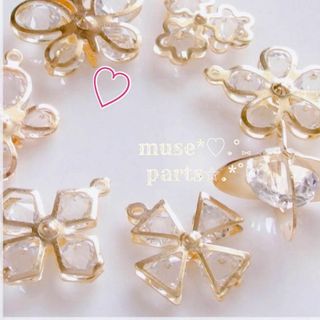 蝶々‪2個★クリスタルガラスダイヤ入り★ゴールドフレームチャーム★ちょう雪の結晶(各種パーツ)