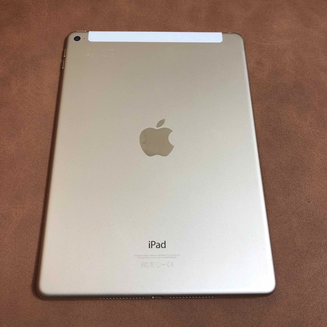 iPad(アイパッド)の比較的綺麗 iPad Air2 第2世代 32GB au A1567 スマホ/家電/カメラのPC/タブレット(タブレット)の商品写真