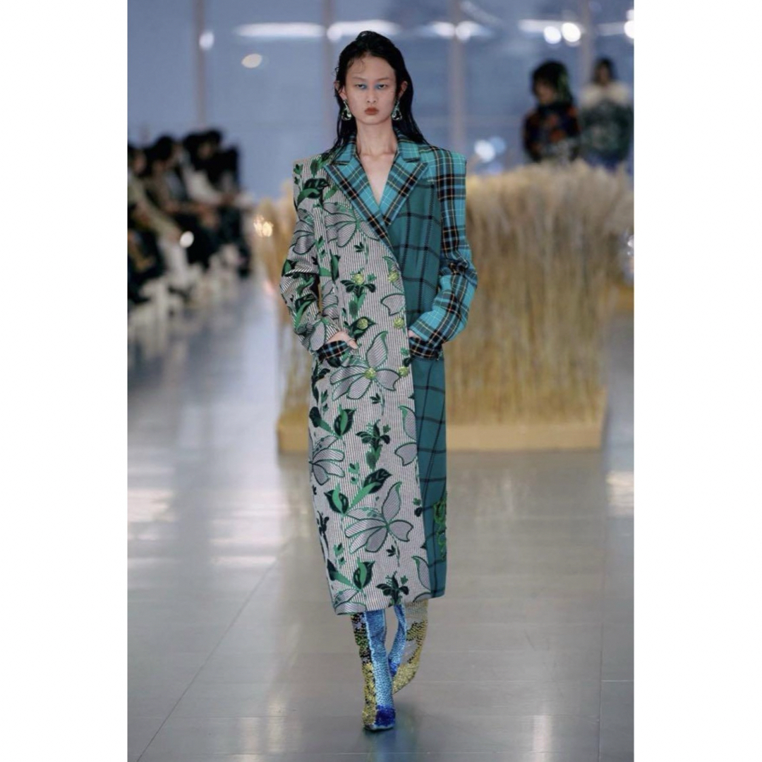 DRIES VAN NOTEN(ドリスヴァンノッテン)のSHUTING QIU コート レディースのジャケット/アウター(ロングコート)の商品写真