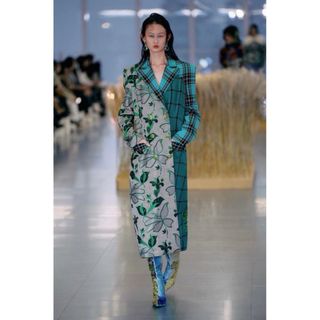 ドリスヴァンノッテン(DRIES VAN NOTEN)のSHUTING QIU コート(ロングコート)