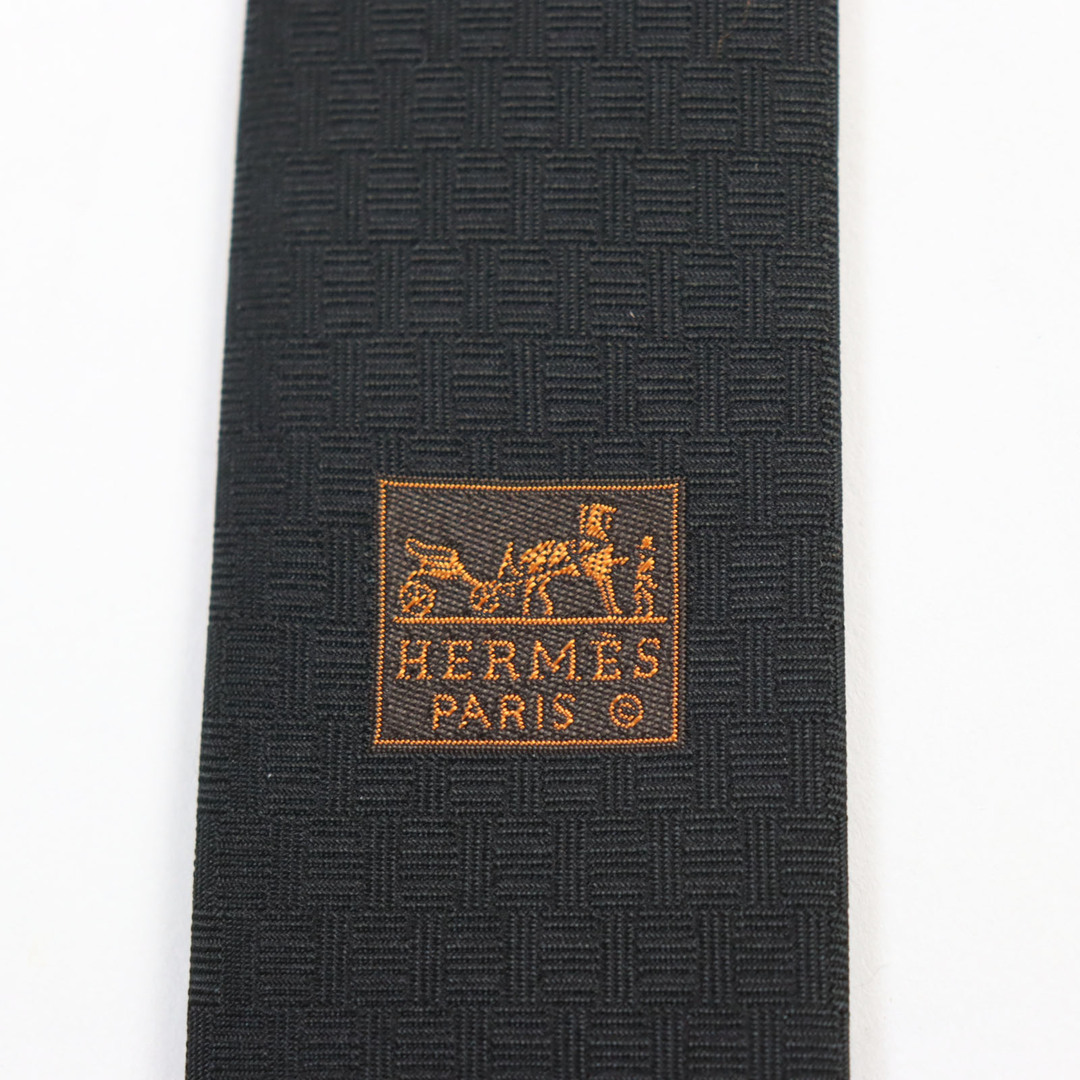 Hermes(エルメス)の未使用品 HERMES エルメス 428765T02 シルク100％ H柄・織柄 ダイス・サイコロ刺繍 ネクタイ ブラック 箱付き イタリア製 メンズ メンズのファッション小物(ネクタイ)の商品写真