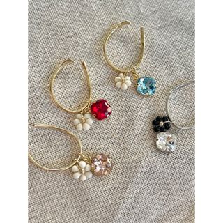 ハンドメイド　小さいお花のイヤーカフ(イヤリング)