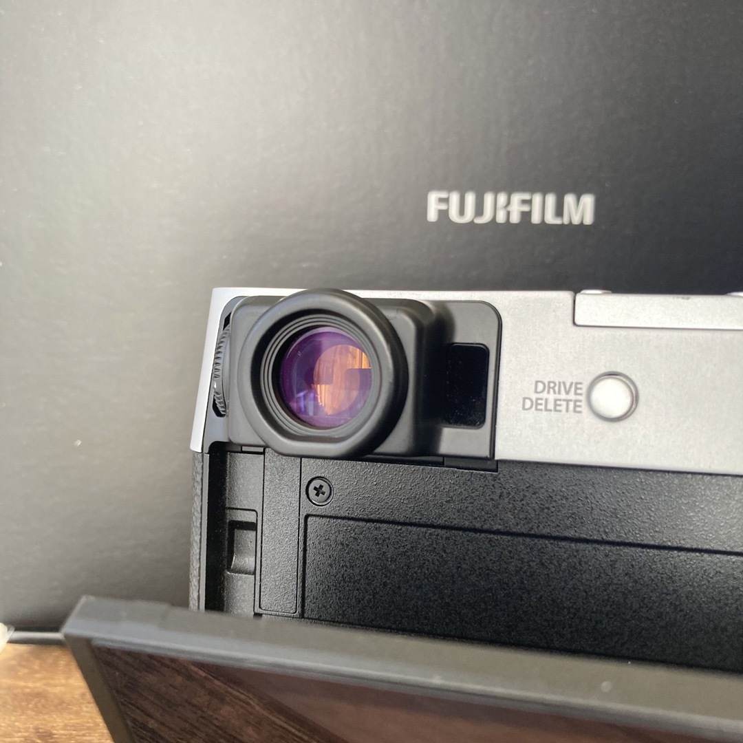 富士フイルム(フジフイルム)のFUJIFILM x100v 中古 スマホ/家電/カメラのカメラ(コンパクトデジタルカメラ)の商品写真