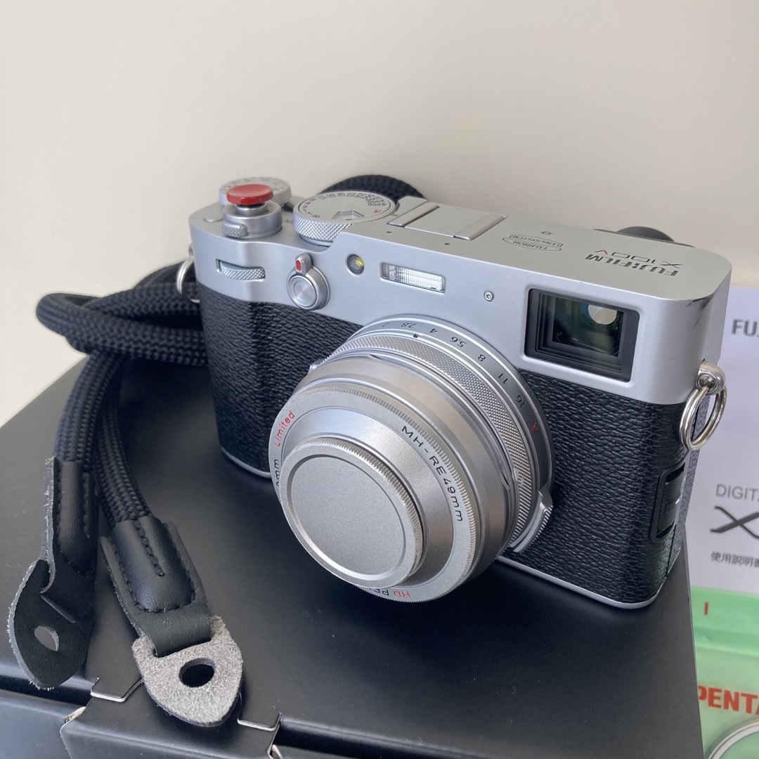 富士フイルム(フジフイルム)のFUJIFILM x100v 中古 スマホ/家電/カメラのカメラ(コンパクトデジタルカメラ)の商品写真