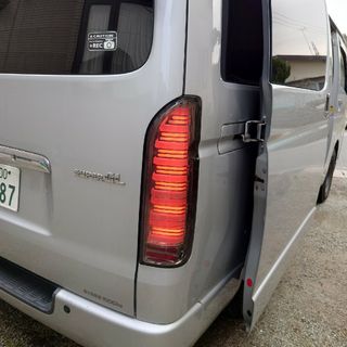 ハイエース　LED テール(車種別パーツ)