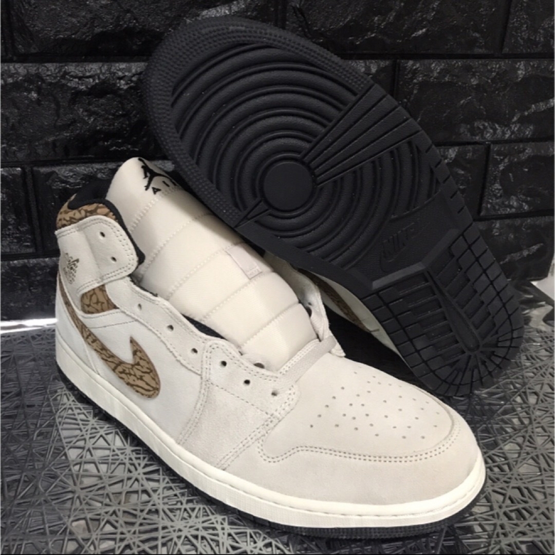 NIKE(ナイキ)のNIKE☆AIR JORDAN☆1 MID☆METALLIC GOLD☆32cm メンズの靴/シューズ(スニーカー)の商品写真