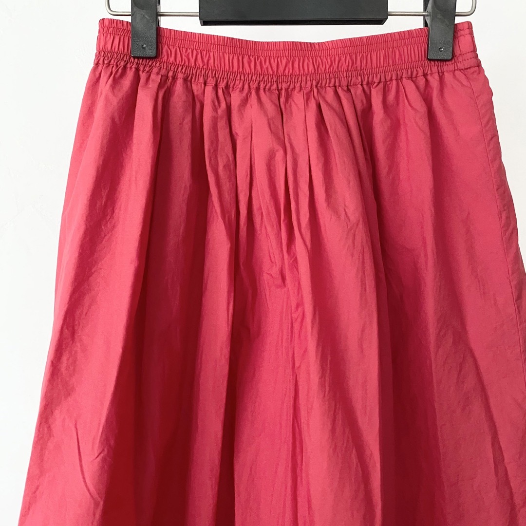BEAUTY&YOUTH UNITED ARROWS(ビューティアンドユースユナイテッドアローズ)のビューティーアンドユースユナイテッドアローズ　レッド　スカート　ボトムス　日本製 レディースのスカート(ひざ丈スカート)の商品写真