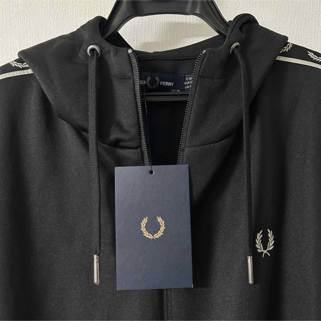 FRED PERRY(フレッドペリー)の新品完売品　23AW FRED PERRY ジャージ　ブラック　サイドライン　M レディースのトップス(パーカー)の商品写真