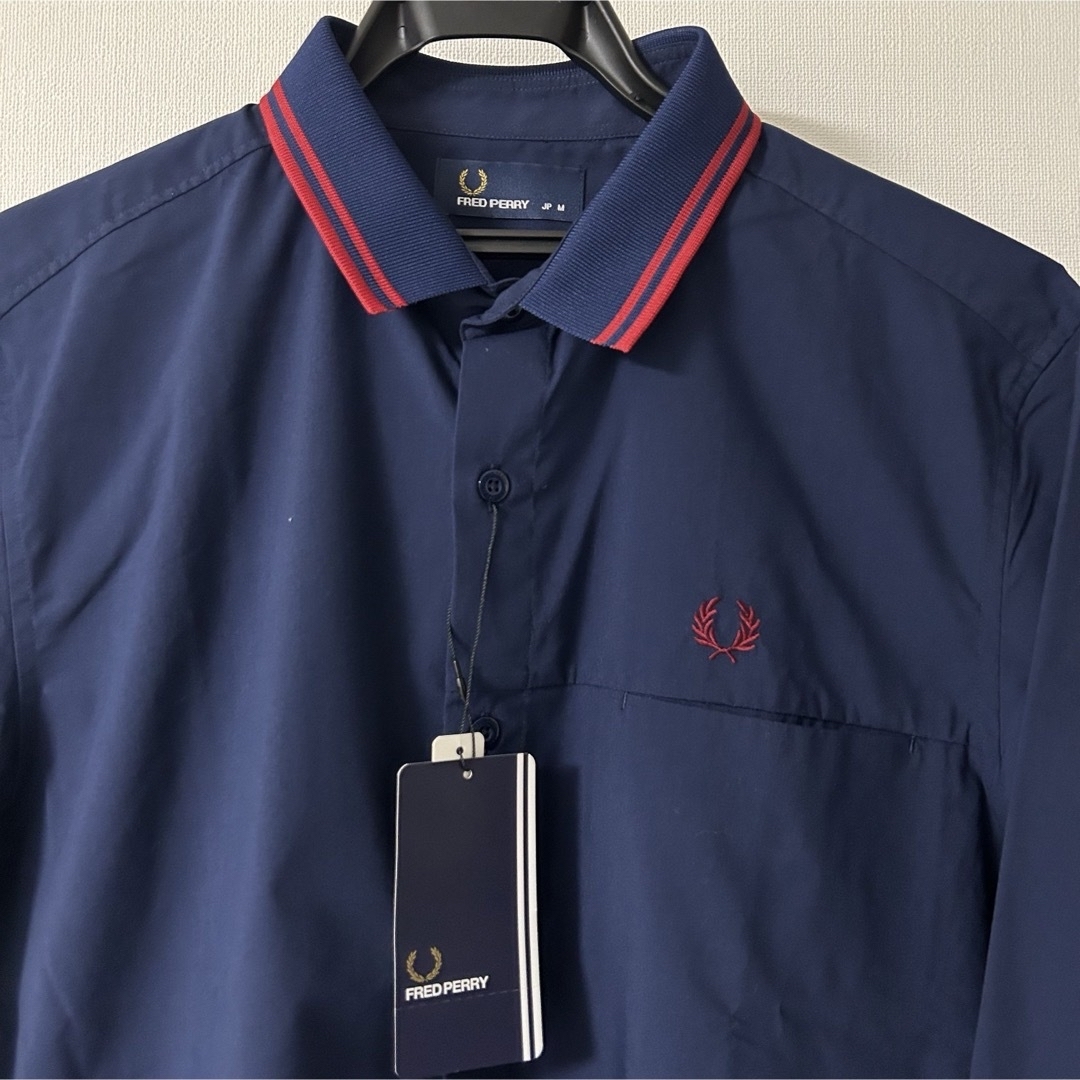 FRED PERRY(フレッドペリー)の新品　完売品　FRED PERRY 長袖シャツ　ダブルライン　襟ポロ　月桂樹　M メンズのトップス(シャツ)の商品写真